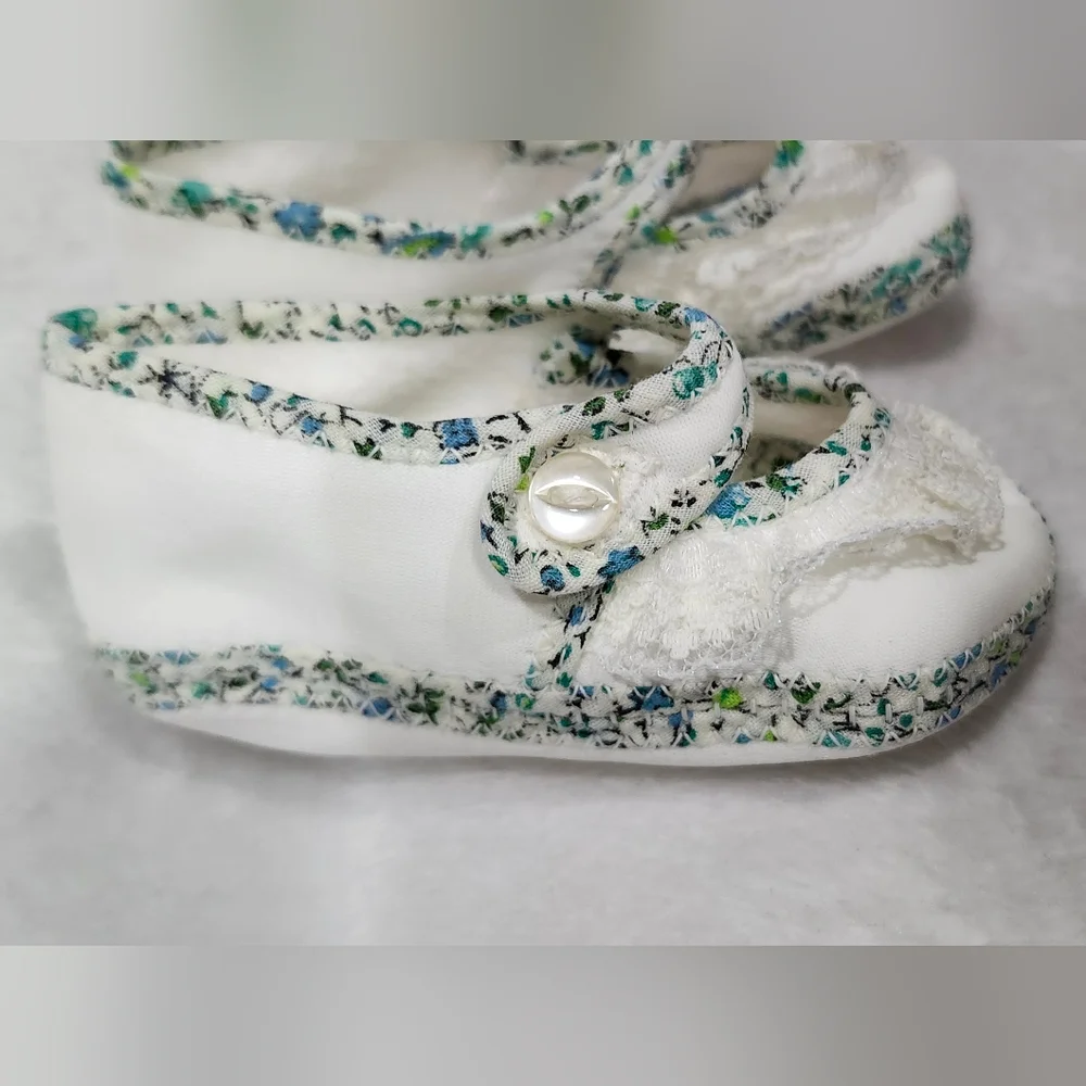 Vintage 70s 80s White Blue Baby Crib Shoes  * Like New Condition *